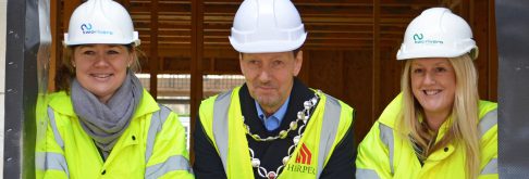 Picture of the Mayor of Stonehouse with Two Rivers representatives at Stagholt.